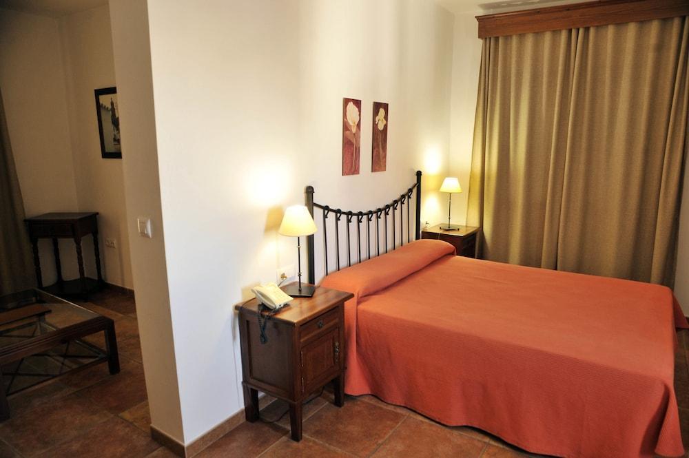 Hotel Tugasa Sierra Y Cal Ольвера Экстерьер фото